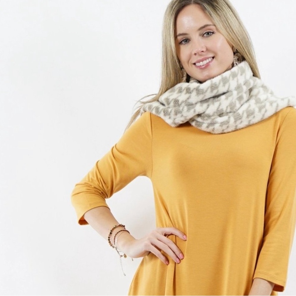 Faux Fur Scarf Houndstooth Tuck-In Scarf - Picture 2 of 3
